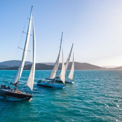 Sailing through the Whitsundays from Airlie beach